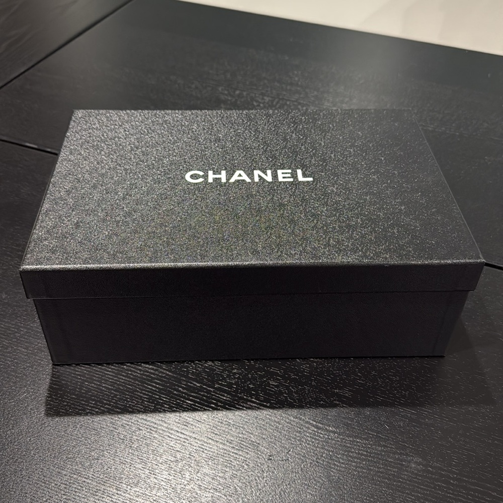 Chanel Gift Display Box - Picture 3 of 8